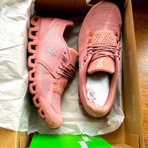 On Cloud 5 sneaker size 6